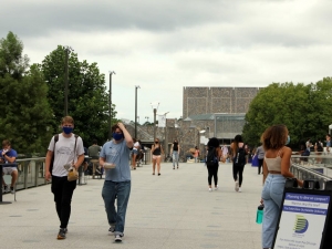 From a reporting hotline to student influencers, Duke has put a variety of measures in place to encourage safe behavior during the COVID-19 pandemic.  Photo by Lauren Cao | The Chronicle